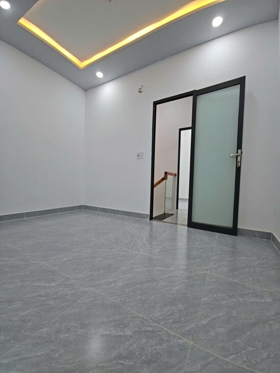 HẺM 1 SẸC DT NGANG 3,8 X 9 ĐÚC BÊ TÔNG Q4 HƠN 2 TỶ