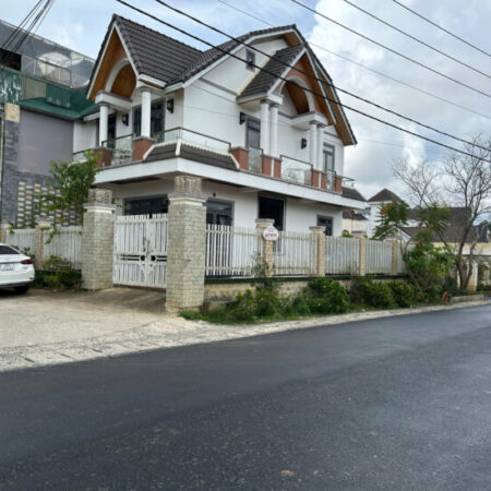 CHO THUÊ VILLA SÂN VƯỜN NGÔ TẤT TỐ P.8 ĐÀ LẠT – 23TR