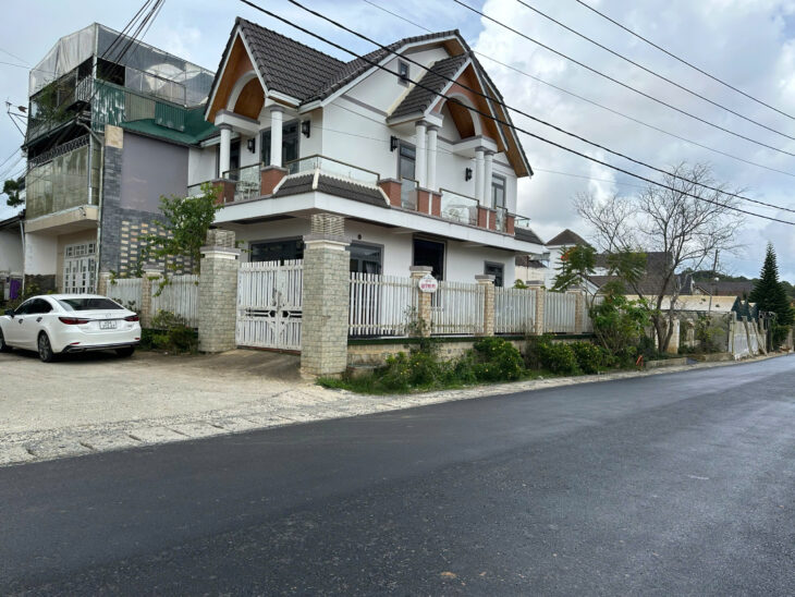 CHO THUÊ VILLA SÂN VƯỜN NGÔ TẤT TỐ P.8 ĐÀ LẠT – 23TR