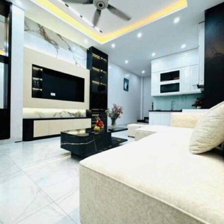 NGUYỄN ĐÌNH HOÀN 32M x5 TẦNG-MT 4M,SÁT PHỐ,NGÕ THÔNG-GIÁ 8,4 TỶ