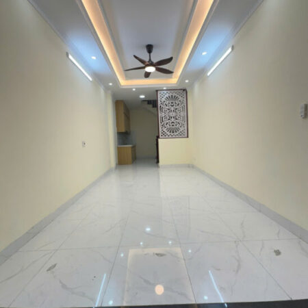 Bán nhà ngõ Bát Khối, Long Biên. 32m2 x 5T, 3PN, SĐCC, 6.4 tỷ. LH: 0976766363