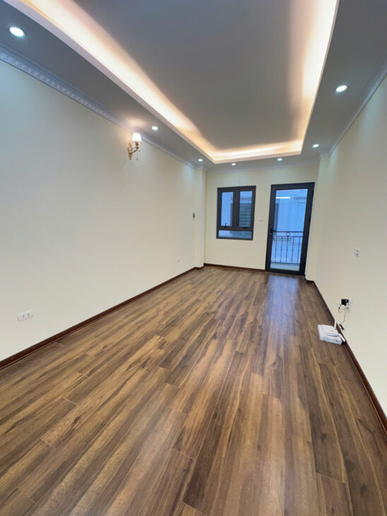 Bán nhà ngõ Bát Khối, Long Biên. 32m2 x 5T, 3PN, SĐCC, 6.4 tỷ. LH: 0976766363