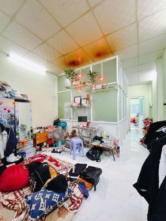 HẺM 4M ĐƯỜNG SỐ HOÀNG DIỆU Q4 NGANG 5.45 X14 CÓ 5 TỎI