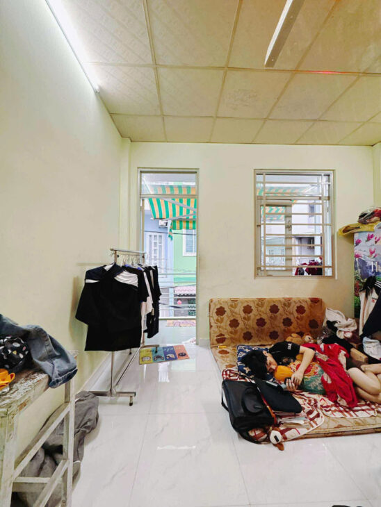 HẺM 4M ĐƯỜNG SỐ HOÀNG DIỆU Q4 NGANG 5.45 X14 CÓ 5 TỎI