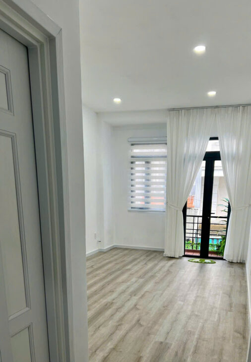 MẶT TIỀN KINH DOANH KHÁNH HỘI DT 3,6 X10 ĐÚC MỚI 2 TẦNG Q4 CÓ 6 TỎI