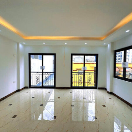 Bán nhà phố Hoàng Quốc Việt 51m2 x 5 tầng, ô tô đỗ cửa, sổ đỏ chính chủ, 20.x tỷ