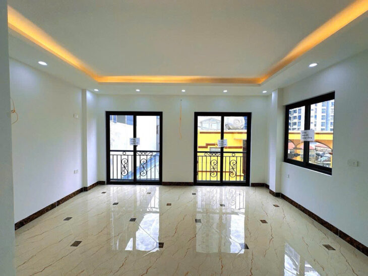 Bán nhà phố Hoàng Quốc Việt 51m2 x 5 tầng, ô tô đỗ cửa, sổ đỏ chính chủ, 20.x tỷ