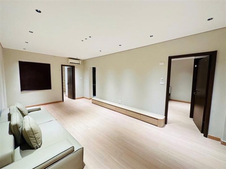 TẬP THỂ TẦNG 2 ĐƯỜNG HOÀNG QUỐC VIỆT 75M 2 NGỦ GIÁ 4,25 TỶ,FULL NỘI THẤT