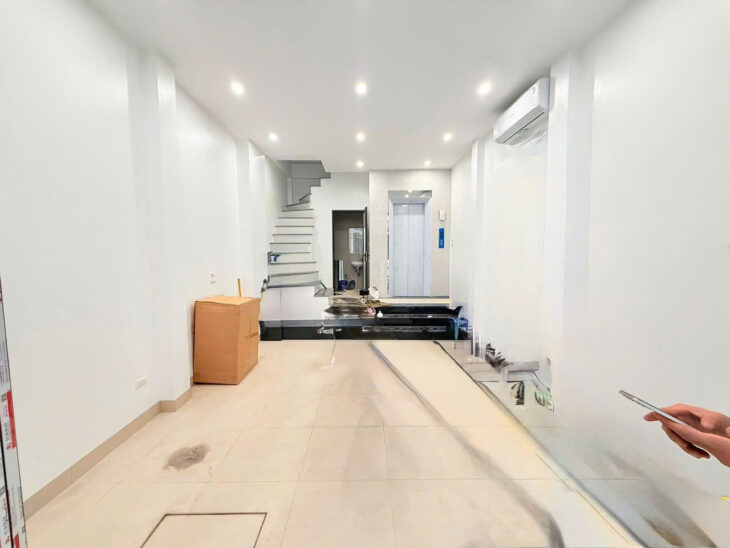 Bán Gấp Nhà Cầu Giấy 6 Tầng Thang Máy 40m2 Chỉ Nhỉnh 9 tỷ
