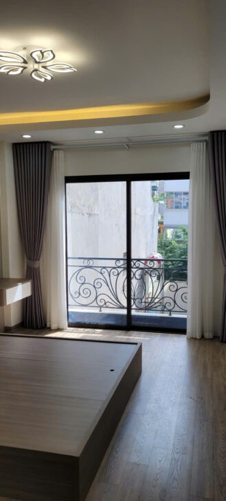 Bán nhà mặt ngõ Nguyễn Sơn, gần Nguyễn Văn Cừ – Nhà mới 5 tầng, 6 phòng ngủ, thang máy – Khu Hàng