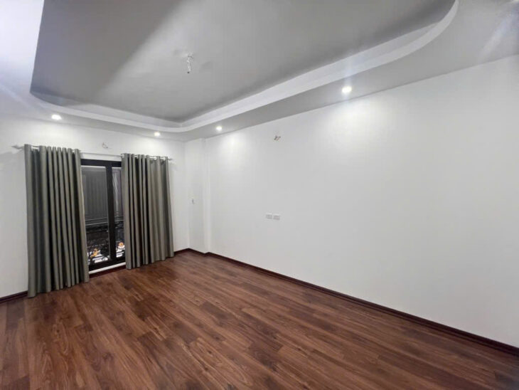 SIÊU HÓT – BÁN NHÀ TRUNG TÂM THẠCH BÀN- 30M², MT 4.5 M – 5 tầng – CHỈ 6.X TỶ, Ô TÔ TRÁNH