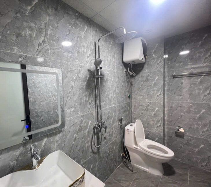 SIÊU HÓT – BÁN NHÀ TRUNG TÂM THẠCH BÀN- 30M², MT 4.5 M – 5 tầng – CHỈ 6.X TỶ, Ô TÔ TRÁNH