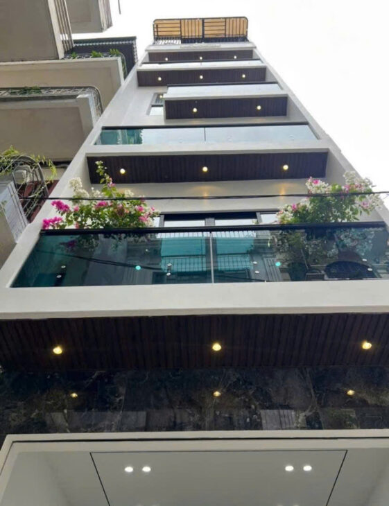 NHÀ XÂY MỚI CẦU GIẤY- 6 TẦNG THANG MÁY- DT 42M2- GẦN Ô TÔ- HƠN 9 TỶ