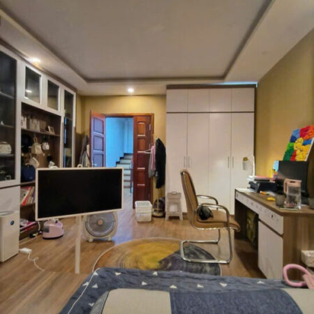 NHÀ ĐẸP CẦU GIẤY NGÕ RỘNG THÔNG THOÁNG DT 45m2 5 tầng mặt tiền 4.5m Giá 13 tỷ