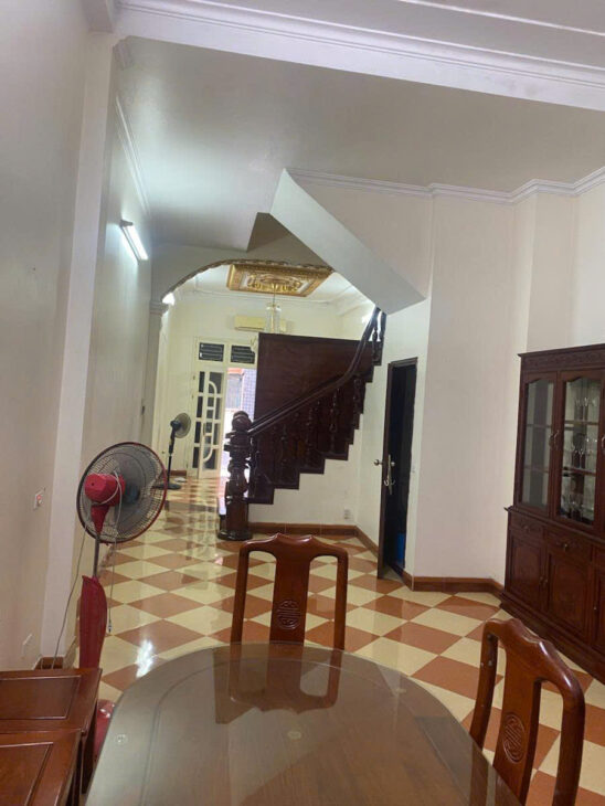 Bán nhà ngõ 640 Nguyễn V Cừ ,Long Biên 64m, 2 thoáng, MT 4m,giá 14ty oto ,KD