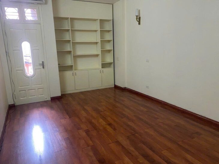 Bán nhà ngõ 640 Nguyễn V Cừ ,Long Biên 64m, 2 thoáng, MT 4m,giá 14ty oto ,KD