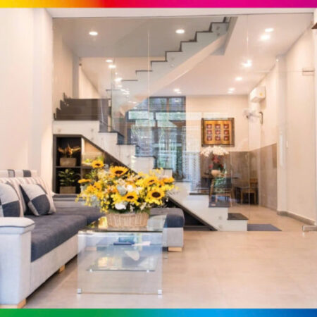 Nhà 1 trệt 1 lầu thiết kế hiện đại, có sân trước và giếng trời sau, thoáng sáng cả ngày