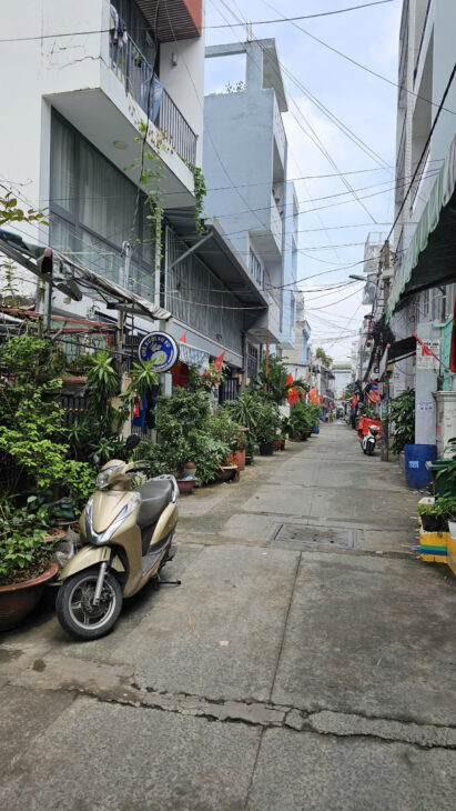 SÁT MẶT TIỀN XE HƠI BÙI VĂN BA Q7 ĐÚC BÊ TÔNG XÂY MỚI HƠN 2 TỶ SHR