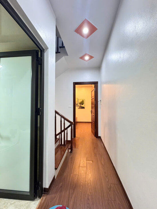 NHÀ MẶT NGÕ THÔNG- Ô TÔ CHÁNH PHỐ NGỌC LÂM 40M2 X 15.5 TỶ.