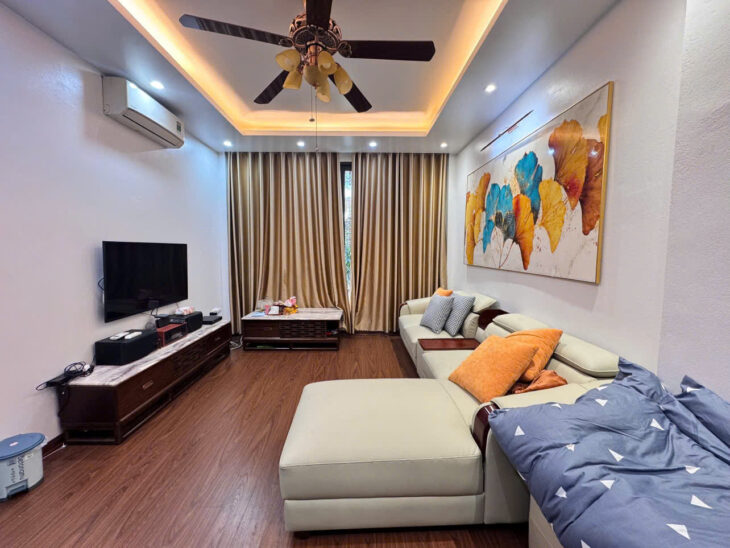NHÀ MẶT NGÕ THÔNG- Ô TÔ CHÁNH PHỐ NGỌC LÂM 40M2 X 15.5 TỶ.