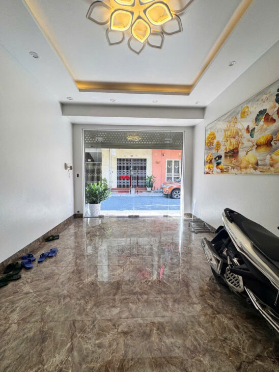 NHÀ MẶT NGÕ THÔNG- Ô TÔ CHÁNH PHỐ NGỌC LÂM 40M2 X 15.5 TỶ.