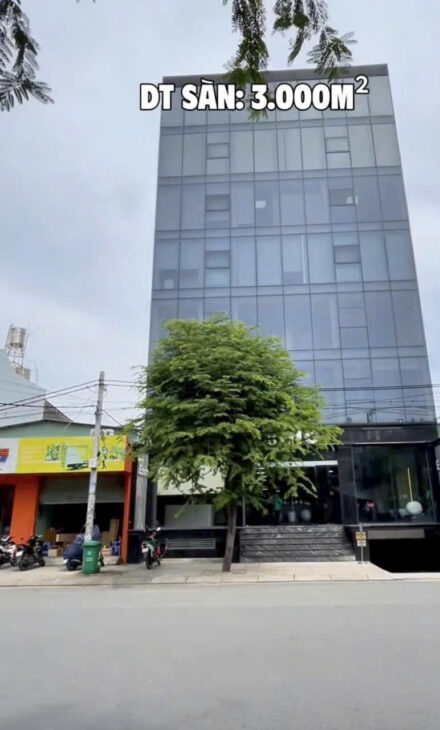 Bán nhà mặt tiền 12.5x30m giá 100 tỷ Đường Phạm Văn Bạch
