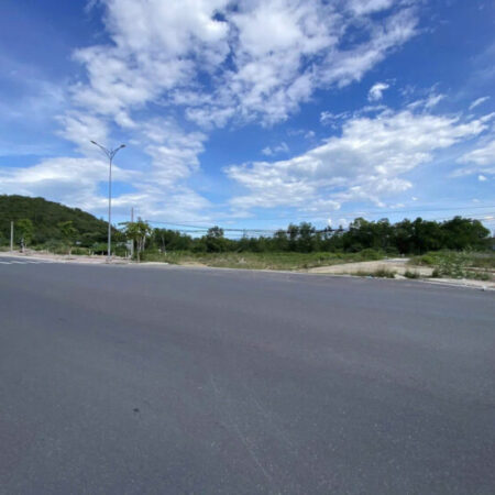BÁN NHANH LÔ ĐẤT GIÁP KĐT SUNGROUP TRÊN TRỤC ĐƯỜNG 13m THÔNG TỪ PHONG CHÂU QUA KĐT SUN. BÁN NHANH LÔ ĐẤT GIÁP KĐT SUNGROUP TRÊN TRỤC ĐƯỜNG 13m THÔNG TỪ PHONG CHÂU QUA KĐT SUN.