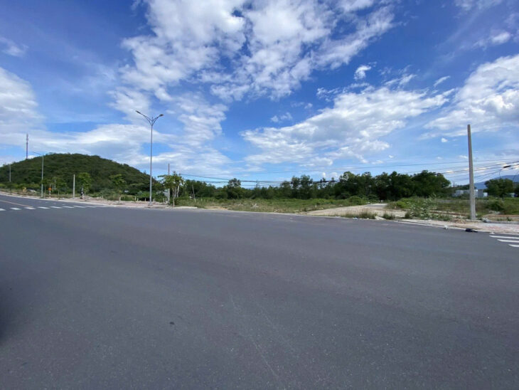 BÁN NHANH LÔ ĐẤT GIÁP KĐT SUNGROUP TRÊN TRỤC ĐƯỜNG 13m THÔNG TỪ PHONG CHÂU QUA KĐT SUN.