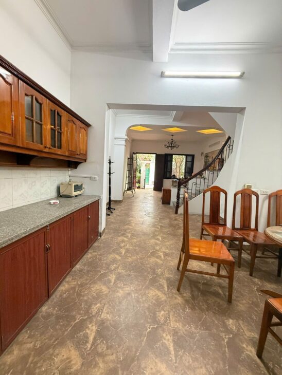 21.11.25.2 Cho thuê nhà nguyên căn ở Trần Duy Hưng, 80m2 x 5 tầng, có sân cổng riêng để xe thoải