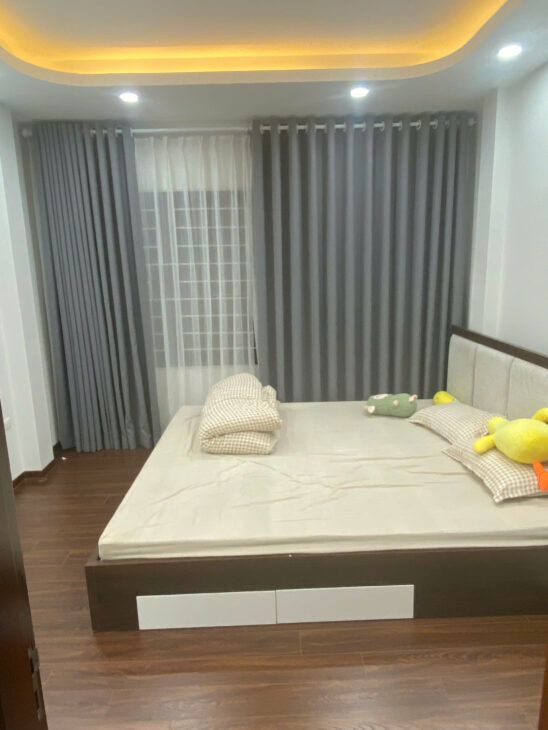 Gia đình tôi cần bán nhà đẹp ở luôn ngõ 101 Thanh Nhàn, 40m2, 5 tầng, 6 phòng ngủ giá 12.2 tỷ