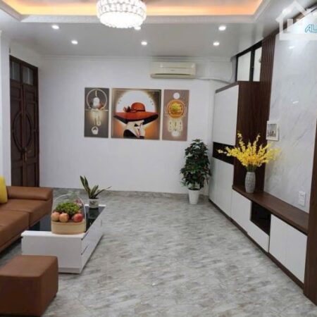 Bán nhà Bồ Đề. 35m x 5 tầng. Ô tô đỗ gần nhà, nhiều tiện ích. Chỉ có 1 căn duy nhất. Nhỉnh 7 tỷ có