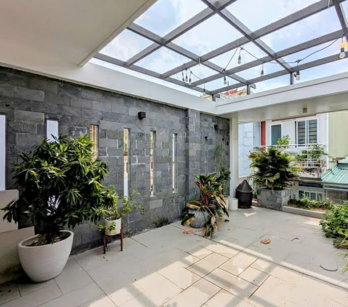 HIẾM LẠC LONG QUÂN- Ô TÔ 16 CHỖ PHI QUA NHÀ- DT 55M2, 5 TẦNG- PHÒNG XÔNG HƠI- Ô CHỜ THANG MÁY- HƠN