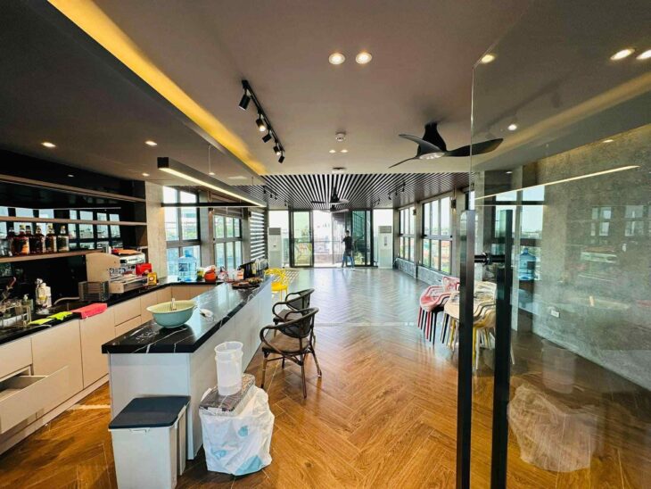 Toà nhà mặt phố Nguyễn Văn Cừ, 130m x 9 tầng, mặt tiền 7m, tổ hợp văn phòng-chung cư mini cao cấp,