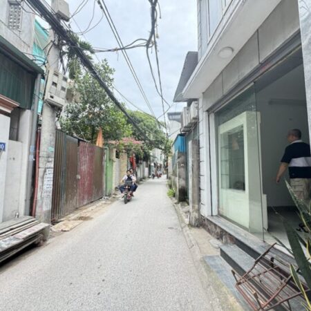 Bán nhà ngõ 405 Ngọc Thuỵ 32m x 3T oto tránh, kinh doanh chỉ nhỉnh 5 tỷ. LH 0936123469