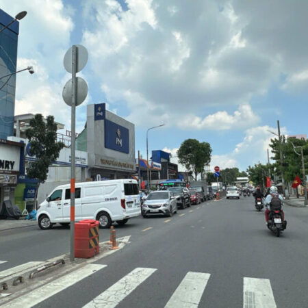 CHDV 8 tầng mới hẻm 656 Quang Trung ngang 8m 75PN TN 220tr gần chợ HHT 50 tỷ.