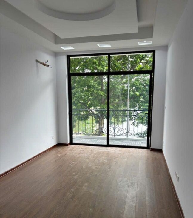 Lĩnh Nam Nhà Phân Lô 5 tầng, 2 mặt thoáng. View Hồ Thế Đất Vượng Khí, Tài Lộc Hưng Thịnh!