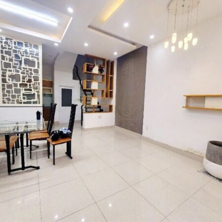 Nhà 5*10m 2 lầu/ST hẻm 125 Nguyễn Thị Tần P1Q8