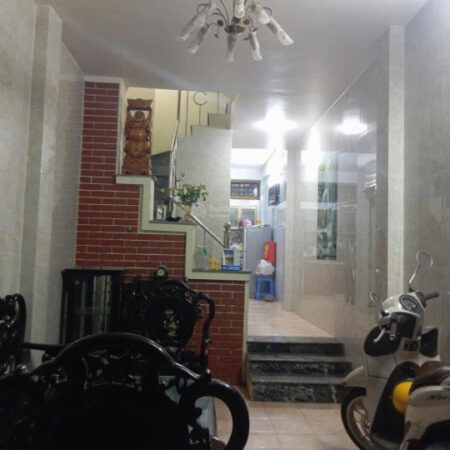 BÁN NHÀ MẶT NGÕ NGUYỄN HOÀNG TÔN, GẦN KĐT CIPUTRA, DT 36M2, MT 4.5M, GIÁ 10.6 TỶ