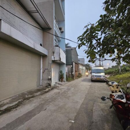 Bán nhà mặt phố Ngọc Thuỵ 76m x 5m vuông vắn, kinh doanh đỉnh giá chỉ 15 tỷ còn tl. LH 0936123469