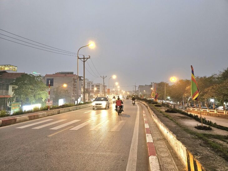 Bán nhà mặt phố Ngọc Thuỵ 76m x 5m vuông vắn, kinh doanh đỉnh giá chỉ 15 tỷ còn tl. LH 0936123469