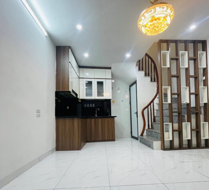 Lĩnh Nam Nhà Phân Lô 5 tầng, 2 mặt thoáng. View Hồ Thế Đất Vượng Khí, Tài Lộc Hưng Thịnh!