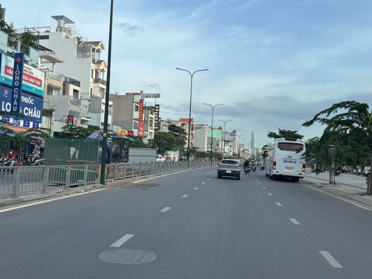 Bán Biệt thự 3 lầu mái Thái ngang 11m 275m2 có hầm T.máy Dương Quảng Hàm tặng NT 46.8 tỷ.