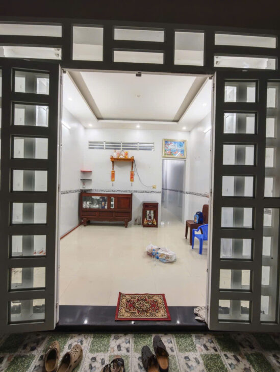 56. Nhà 6 triệu 2 phòng có nội thất gần sân Cầu Lông Tambo