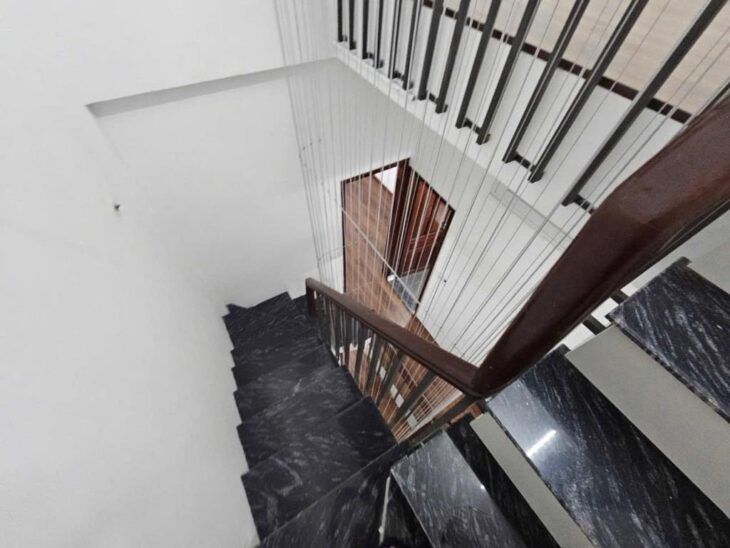 NHỈNH 13 TỶ SỞ HỮU NHÀ ĐẸP CỰC GẦN PHỐ HOÀNG VĂN THÁI, 42M2 X 4 TẦNG