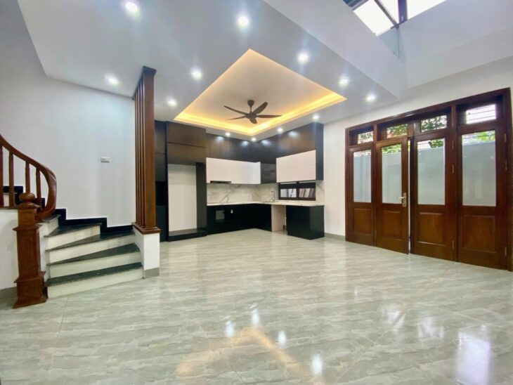 Bán nhà Ngọc Lâm 60m x 6T thang máy full nội thất ở luôn, gần phố. LH 0936123469