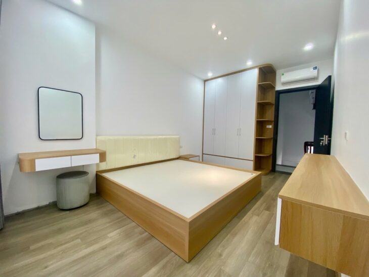 Bán nhà Ngọc Lâm 60m x 6T thang máy full nội thất ở luôn, gần phố. LH 0936123469