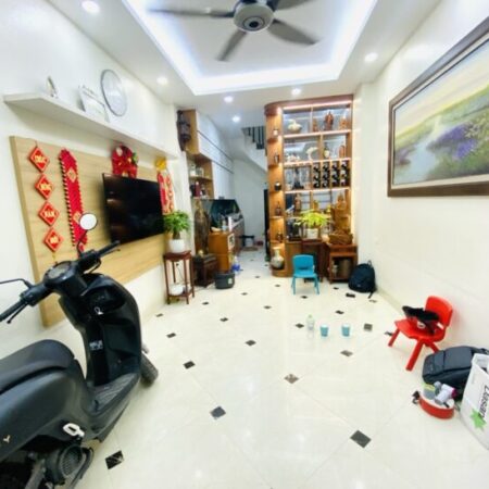 HIẾM, BÁN NHÀ GIA QUẤT LONG BIÊN, OTO, DẪN XÂY, 2 THOÁNG,GẦN CHỢ, TRƯỜNG,38M