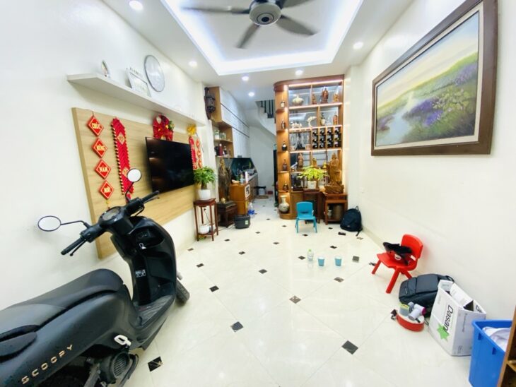 HIẾM, BÁN NHÀ GIA QUẤT LONG BIÊN, OTO, DẪN XÂY, 2 THOÁNG,GẦN CHỢ, TRƯỜNG,38M