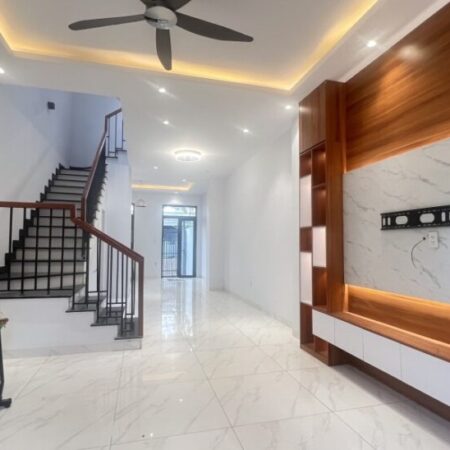 Bán nhà đường Số 11, Trường Thọ, Thủ Đức. DT 68 m2, 3 tầng, 3PN, SH, 7.39 tỷ.