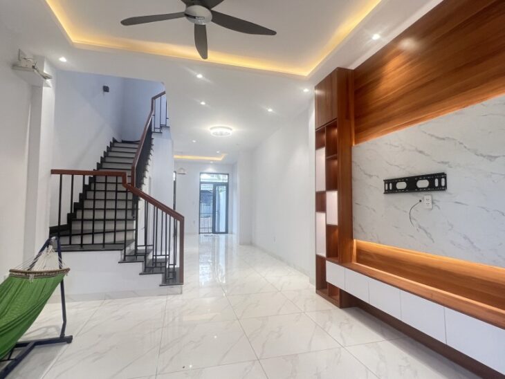 Bán nhà đường Số 11, Trường Thọ, Thủ Đức. DT 68 m2, 3 tầng, 3PN, SH, 7.39 tỷ.